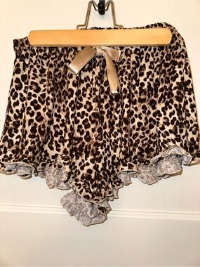 2️⃣Medium Leopard Print Ruffle Lounge Shorts with Satin Tie